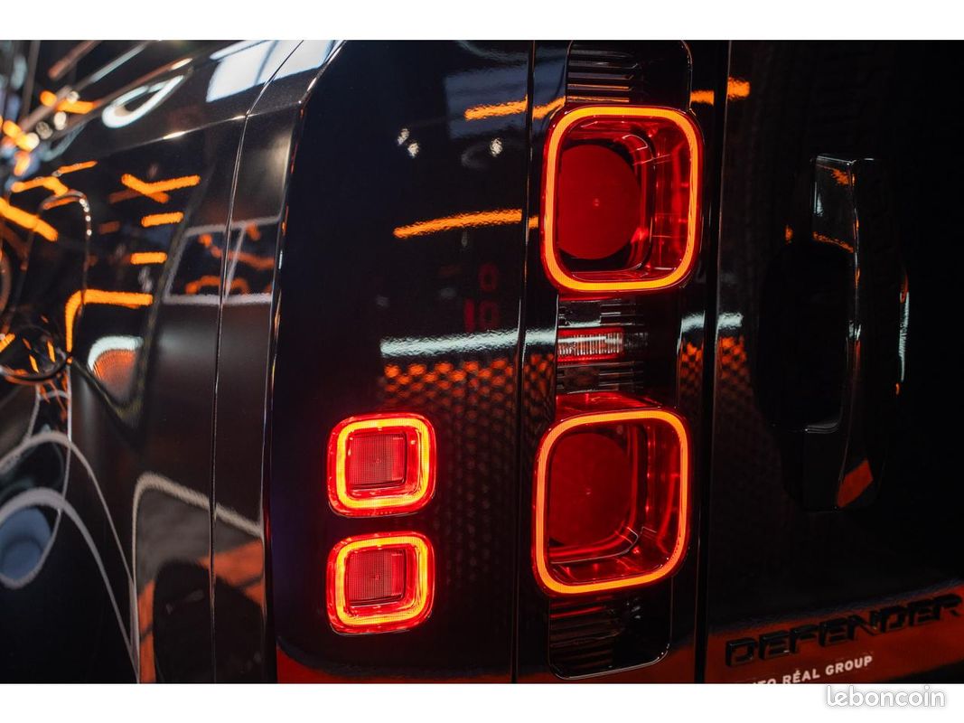 LAND ROVER DEFENDER 110 P300e X-DYNAMIC SE (image 17)