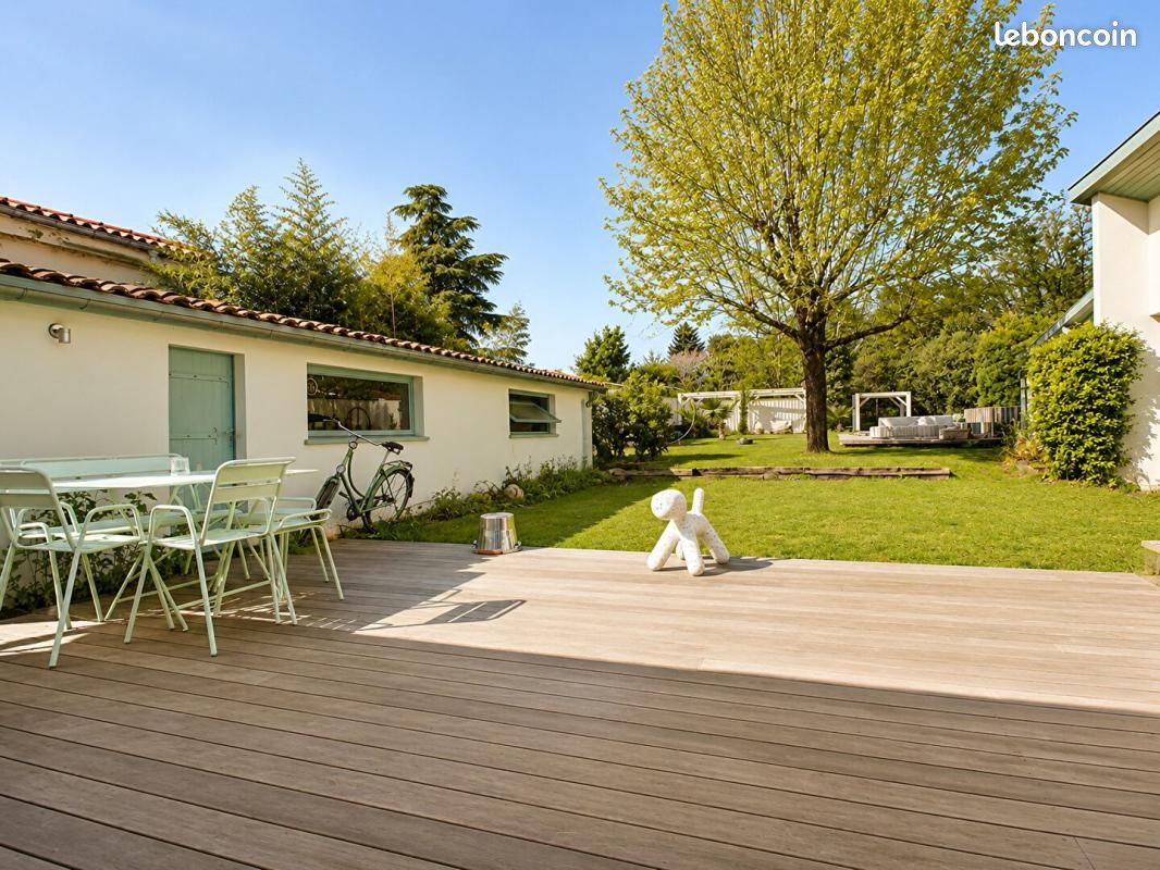 Maison 6 pièces 230 m² · à Bègles · 230 m² · 1 085 000 €