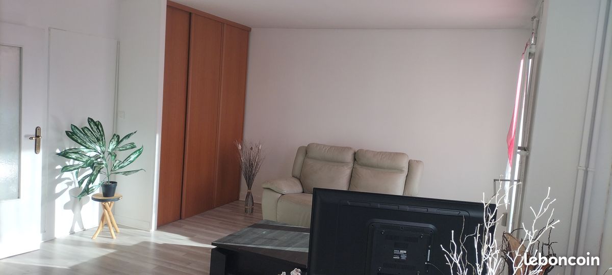 Appartement 2 pièces 54 m² · à Le Chambon-Feugerolles · 54 m² · 540 €