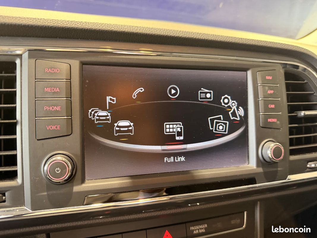 SEAT Ateca 1.6 TDI 115ch Start&Stop Style -Distribution Ok - Suivi complet - Carplay / AndroidAuto - Caméra de recul - Pneus Avants Neufs - CT Vierge - Garantie 6 mois (image 20)