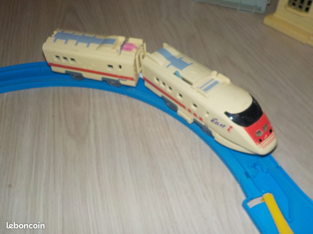 Gros Lot Train Tomica – Rails, Trains Et Stations – Occasion