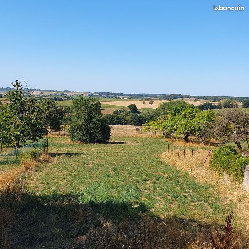 Terrain 1482 m² BUST · 45 000 €