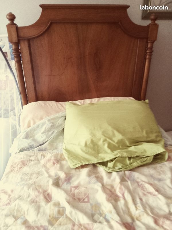 Lit ancien en bois (image 2)