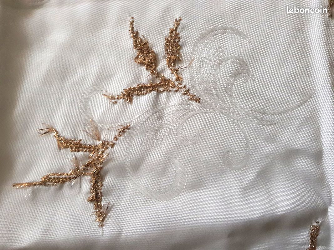 Napperon à broder cloé en point de broderie de Margot Broderie