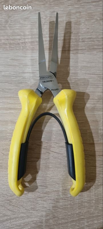 Lot de deux pinces Facom - Bricolage