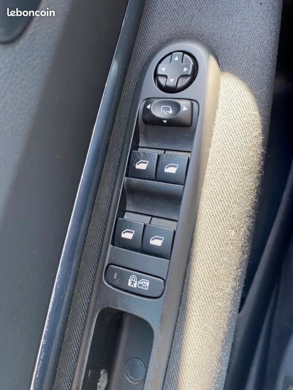 Peugeot 5008 BUSINESS 1.6 e-HDi 115ch FAP ETG6 BLUE LION Pack 5pl (image 23)