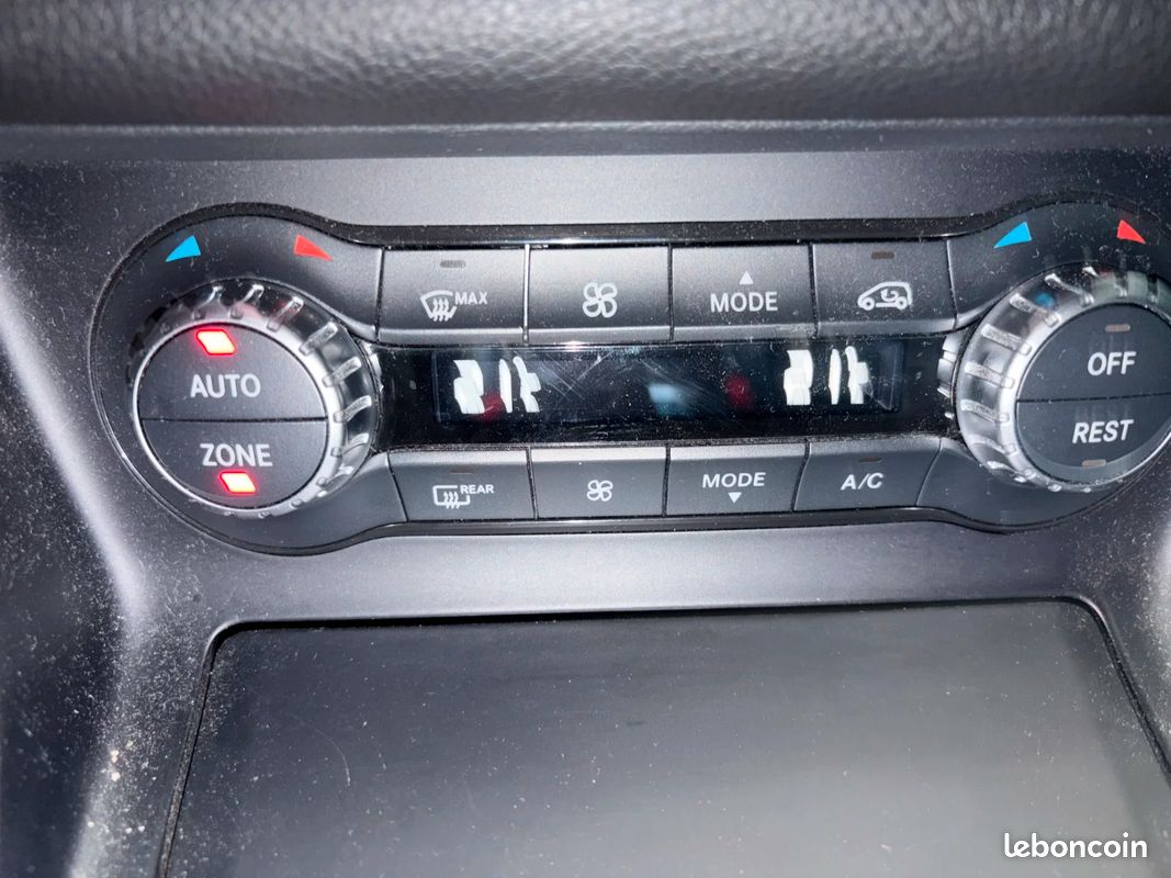 MERCEDES CLASSE CLA Essence 180 122ch Sensation / Entretien complet Mercedes / Véhicule propre (image 24)