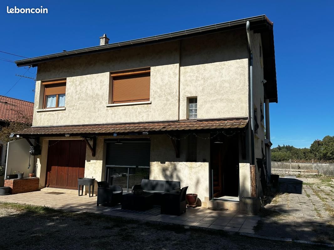 Maison 4 pièces 128 m² · à Saint-Étienne-du-Bois · 128 m² · 255 000 €