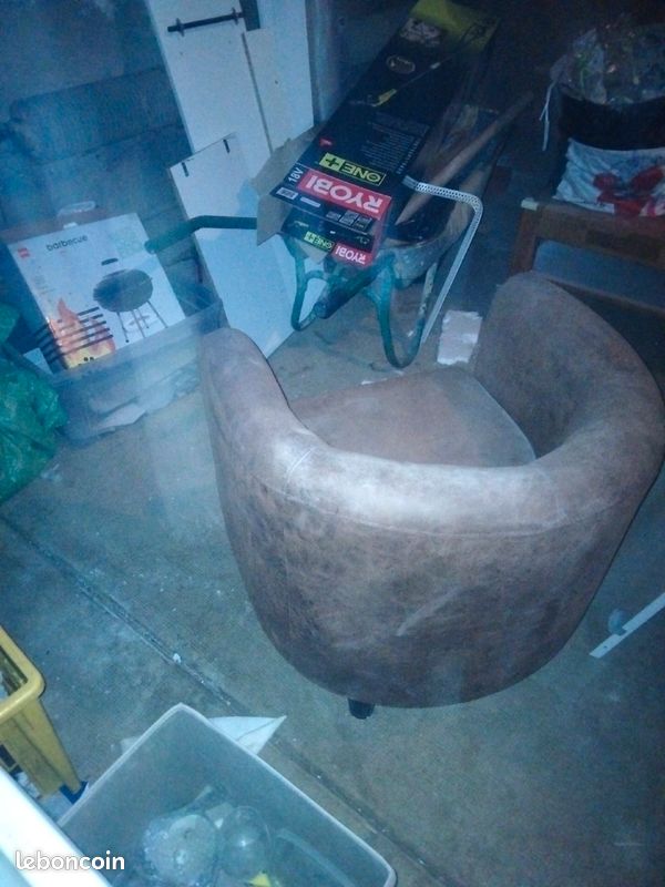 Fauteuil et pouf (image 6)