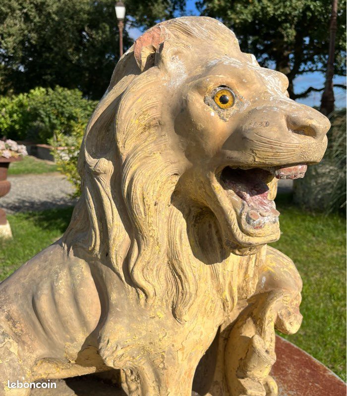 Grand lion en terre cuite de Castelnaudary du XIXème siècle pilier portail matériaux anciens décoration extérieure de château maison de maître parc jardin statue escalier sculpture fontaine terracotta (image 11)