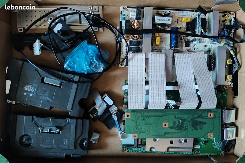 Lot Pièces quasi neuves téléviseur / tv / télévision Samsung, provenance LG OLED référence 48 A1, (Carte mère, haut parleur, …), support tv, notice, (image 1)