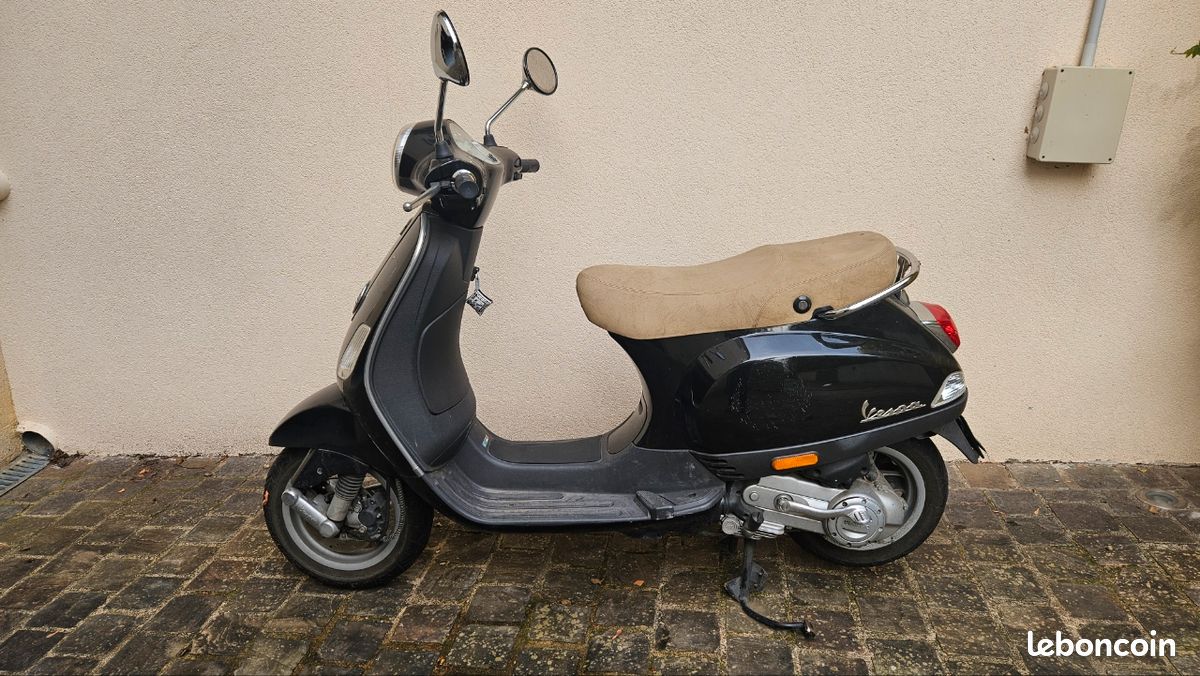 Scooter Vespa 50 LX noir 4T 2011 Motos