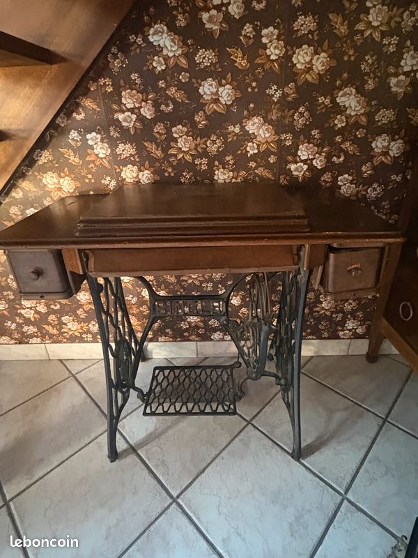 Table singer (image 1)