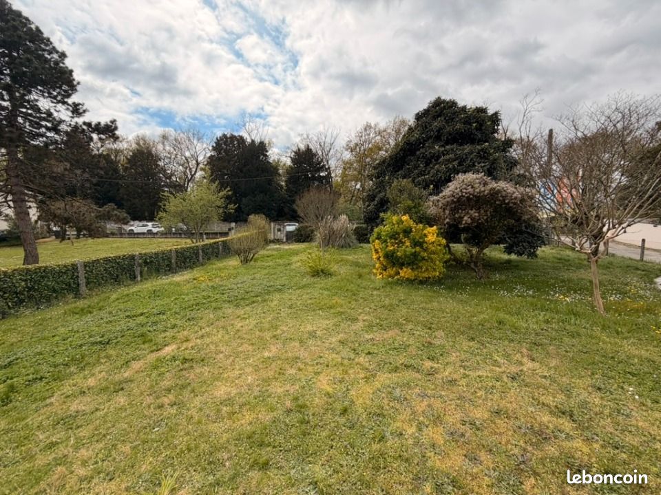 Terrain 660 m² Cadaujac · 190 000 €