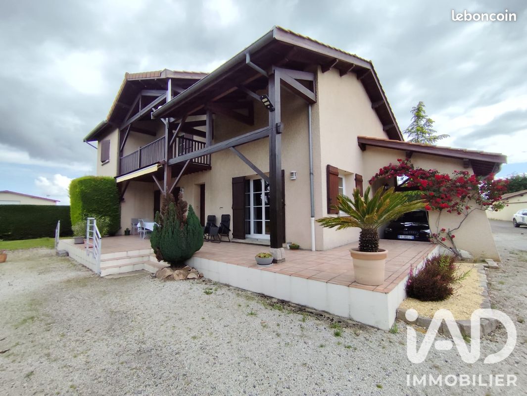 Maison 6 pièces 147 m² · à Montrond-les-Bains · 147 m² · 305 000 €