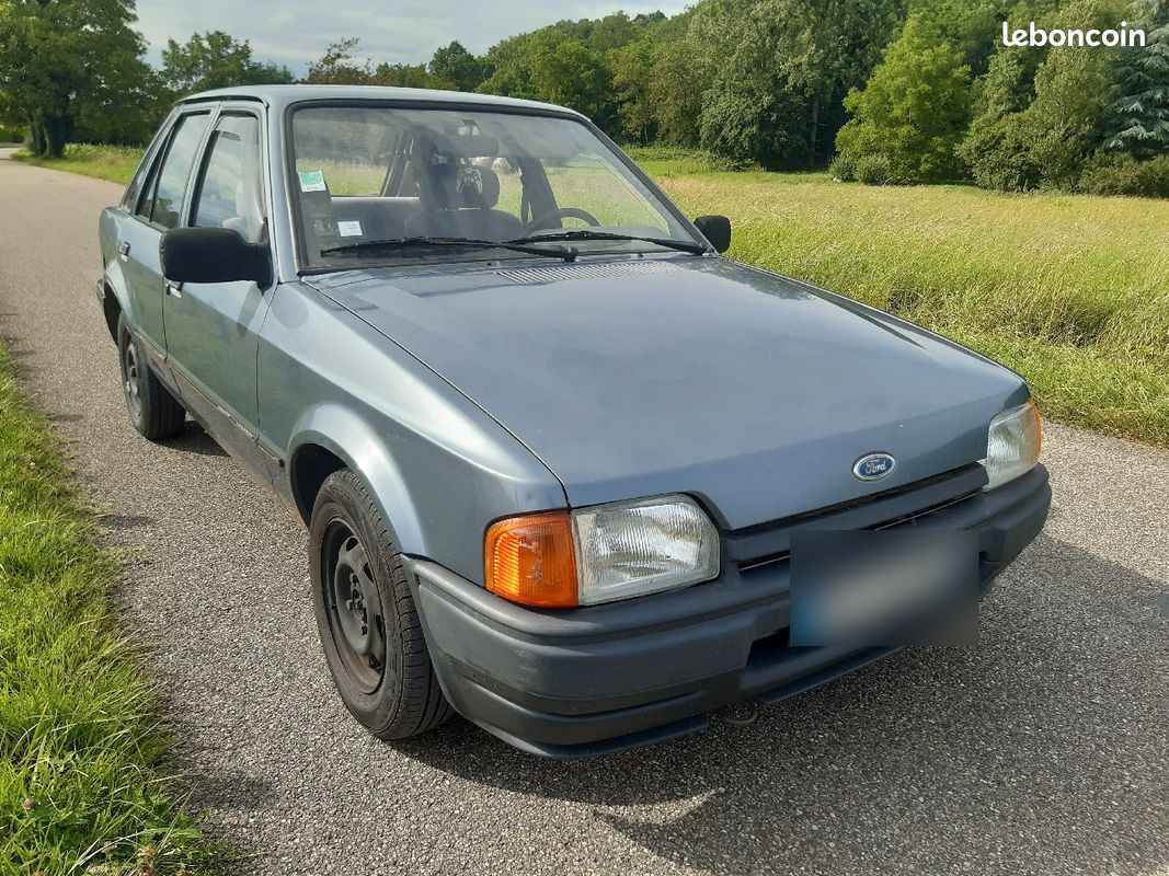 Ford Escort 1,3 CL - Voitures