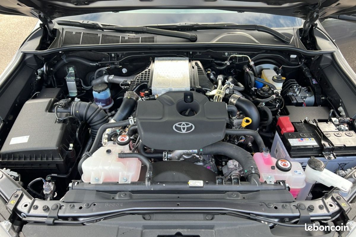Toyota Hilux 2.8 204 BVA INVINCIBLE 4PL (image 20)