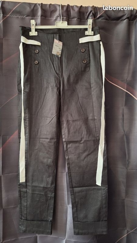 Pantalon noir à revers (image 1)