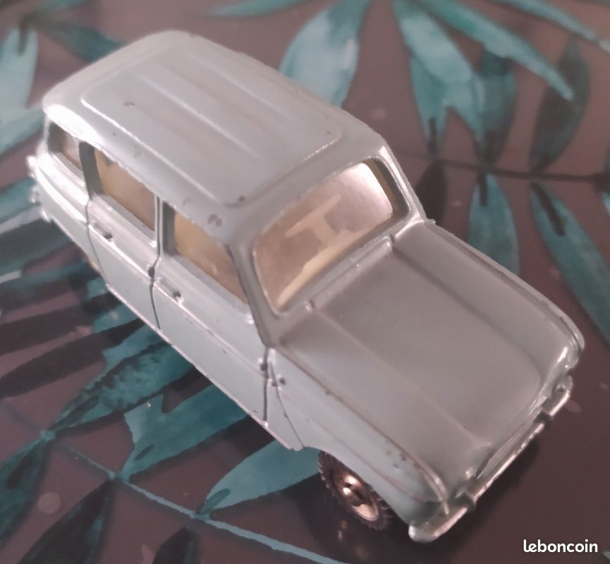 Lot 2 miniatures éch 1/43 cij Panhard Dina X et delivery van Kellogg's no Dinky toys, solido, norev, corgi - Collection