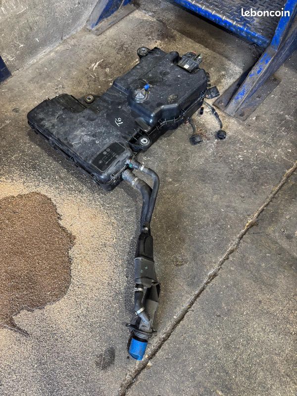 Réservoir adblue volkswagen transporter t6 7E0131877G (image 1)