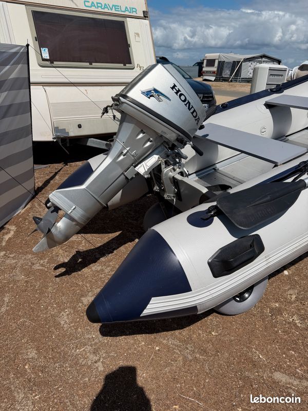 Bateau moteur (image 2)