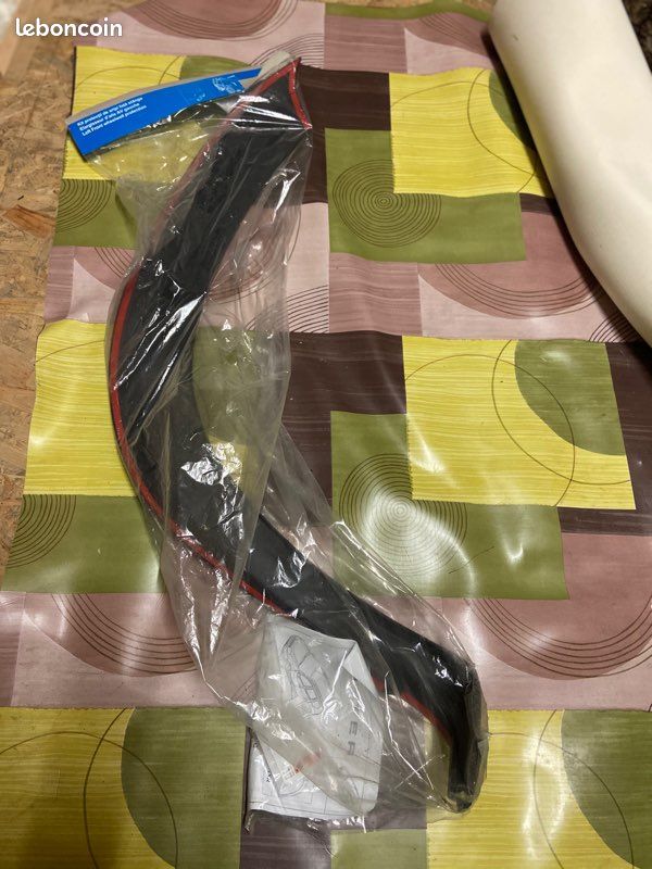 Extension d' aile avant droite DACIA DUSTER Équipement auto