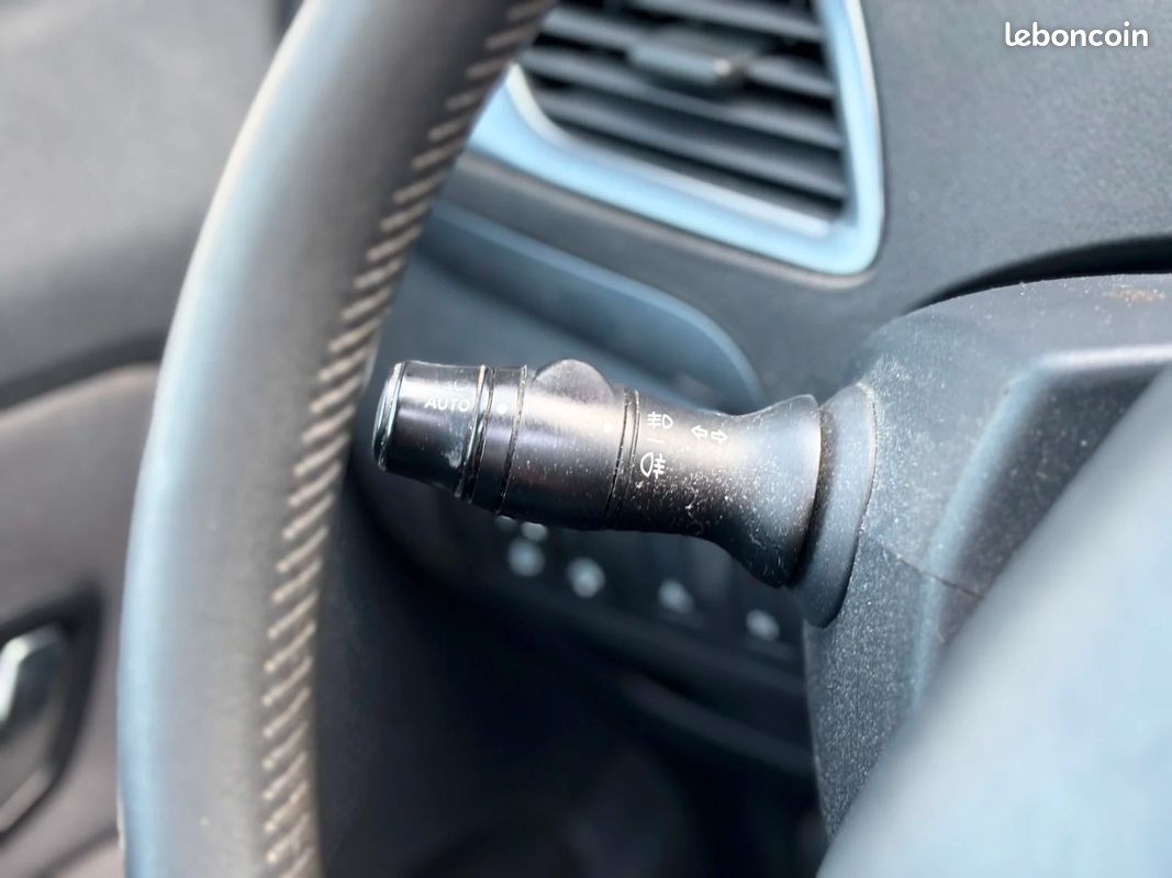 RENAULT SCENIC III dCi 130 FAP Energy eco2 15th - 4 PNEUS NEUFS - MOTEUR À CHAINE - TOIT OUVRANT (image 18)