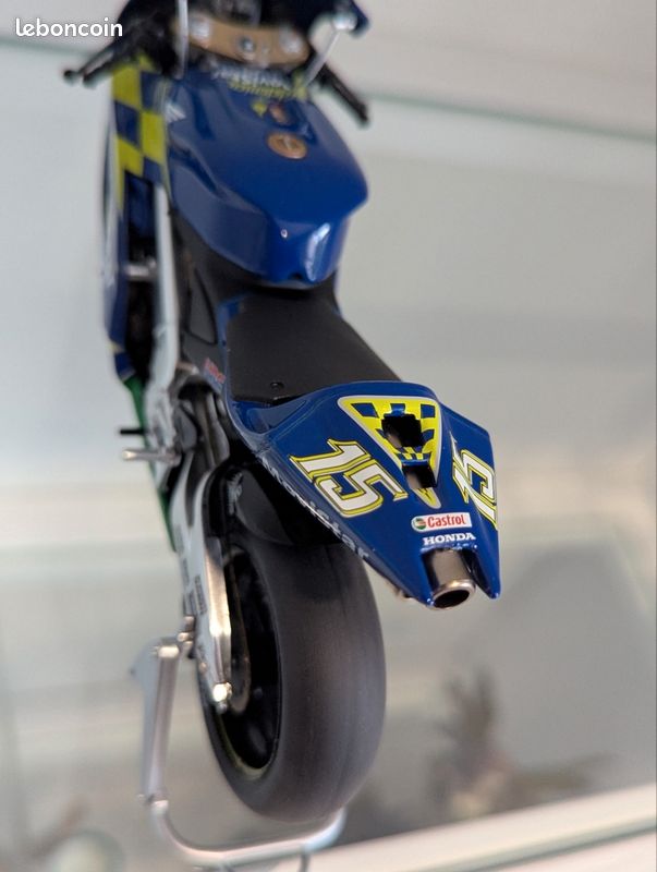 MINICHAMPS - a Honda RC211B, Team Telefonica Movistar, Sete Gibernau, MotoGP 2003, 1:6 scale diecast