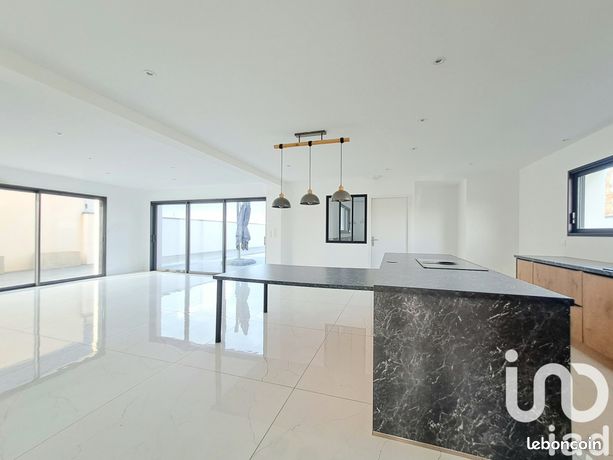 Maison 6 pièces 216 m²