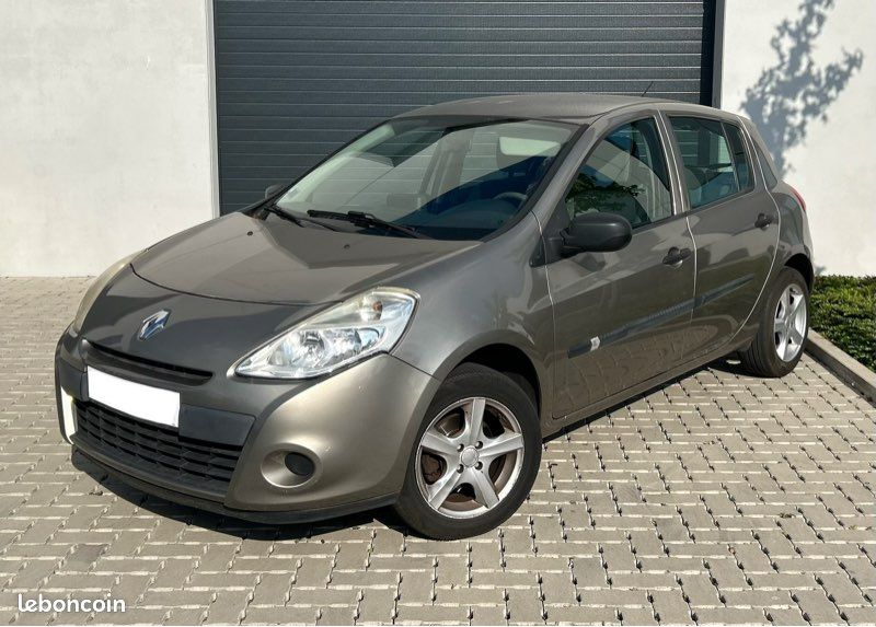 RENAULT CLIO 3 1.2 16v 75ch TOMTOM - JANTES - CLIMATISATION (image 1)