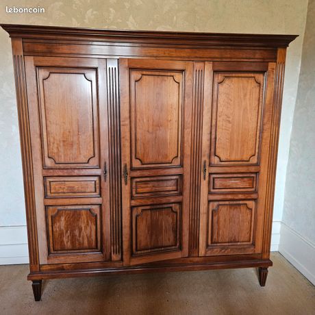 Armoire style Louis XVI à 3 portes vitrées