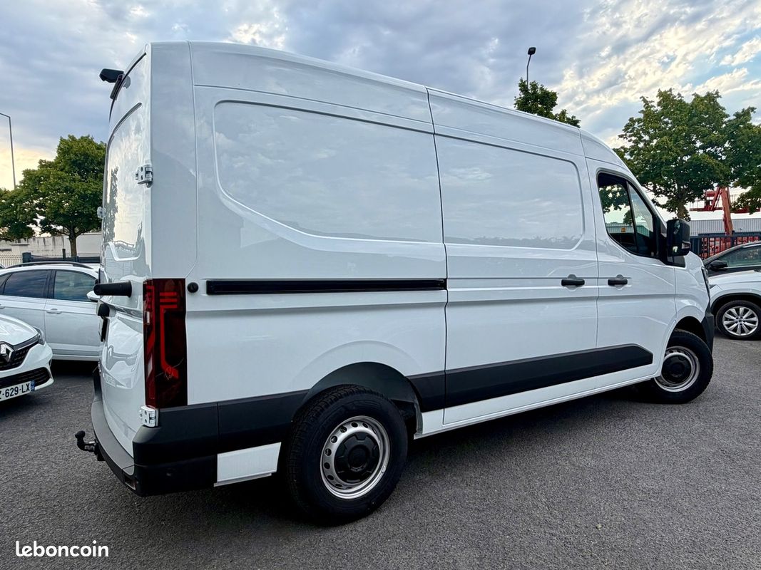 RENAULT Master L2H2 Fourgon 2.0 BlueDCI 130 M6 Extra + Options (image 2)