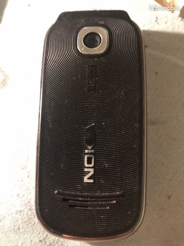 Vend petit Smartphonne à Clapet de Marque Nokia. Modèle 7230 Type:RIM 604 (image 3)