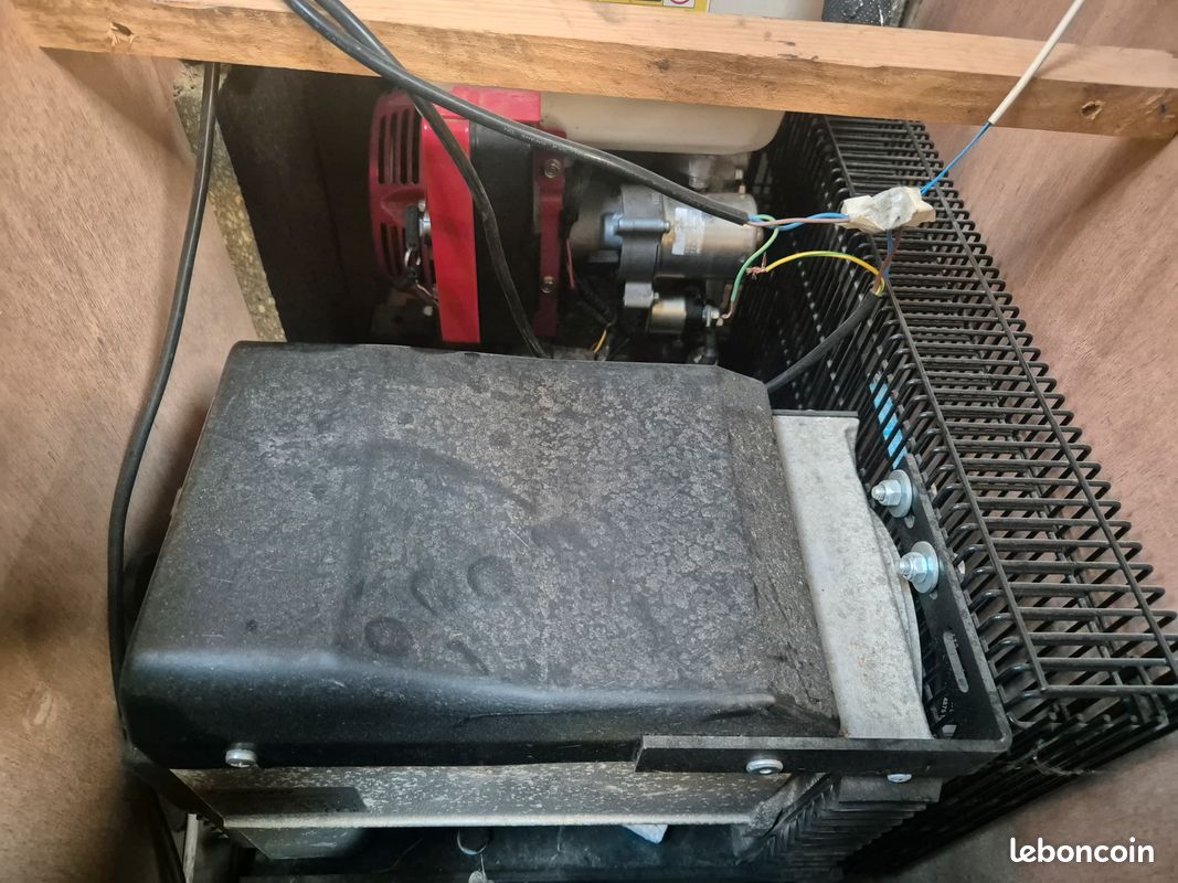 Groupe électrogène HONDA dans un caisson à sonorisé démarrage électrique 6kva (image 4)