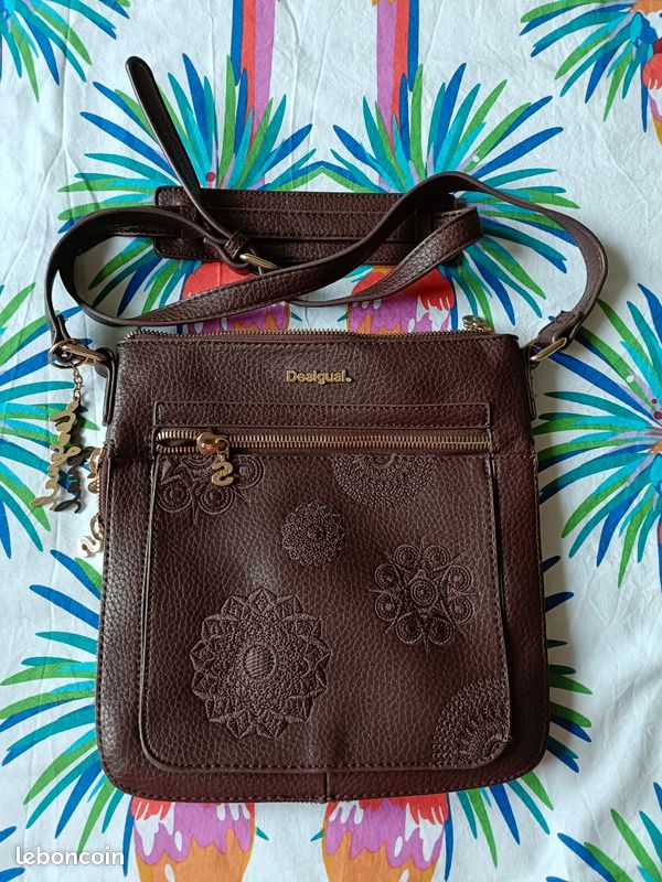 Sac à Main Bandoulière Desigual - Noir En PVC - Fermeture éclair - Occasion En Bon état - Style Décontracté
