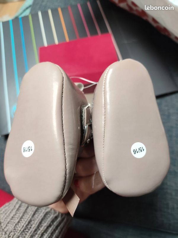 Chaussons/chaussures NEUF 15/16 (image 3)