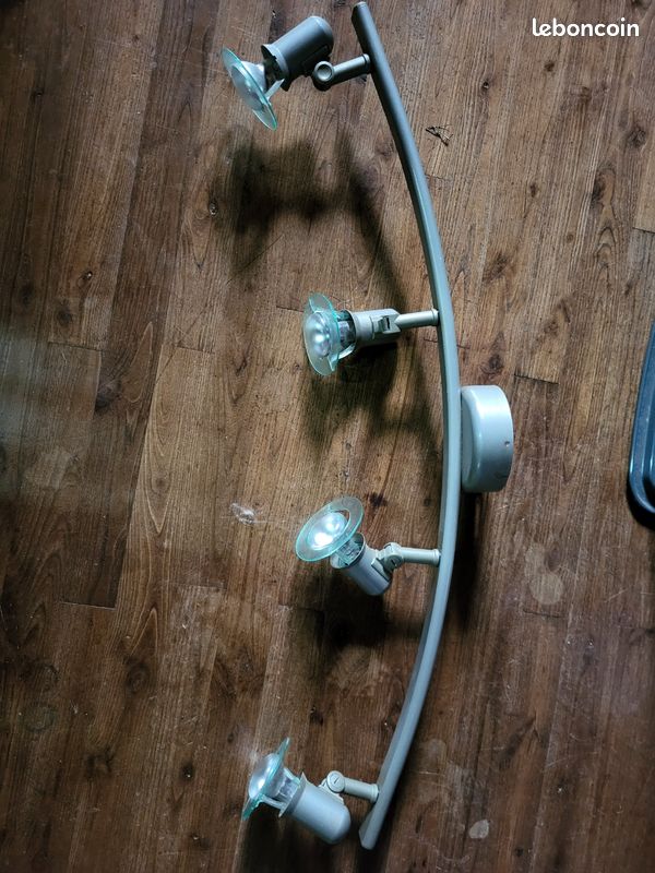 Lustre moderne a spots orientables (image 1)