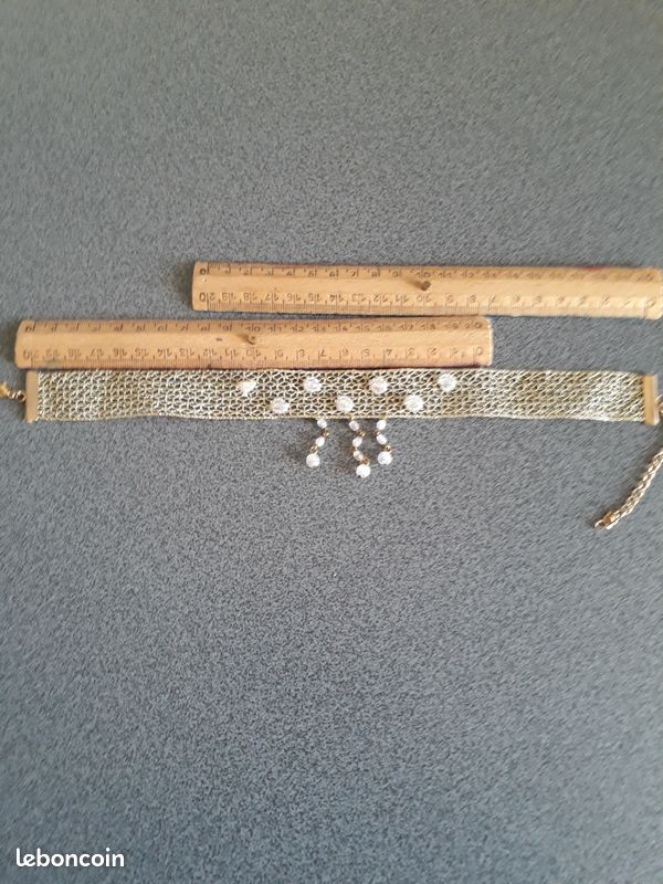 Bijou tour de cou en dentelle dorée et perles (image 3)