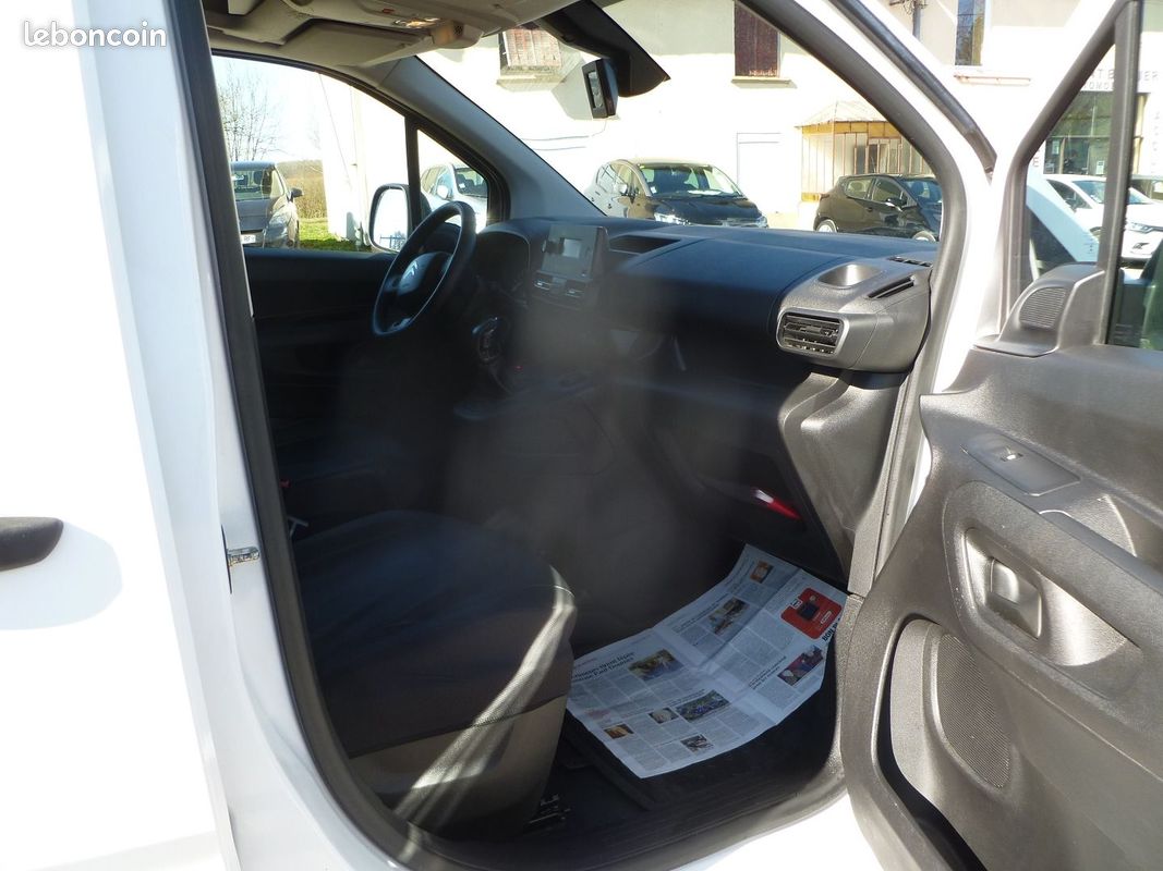 Citroen BERLINGO FOURGONNETTE 1.5 BLUE HDI 75CH TAILLE M 1000KGS CLUB (image 6)