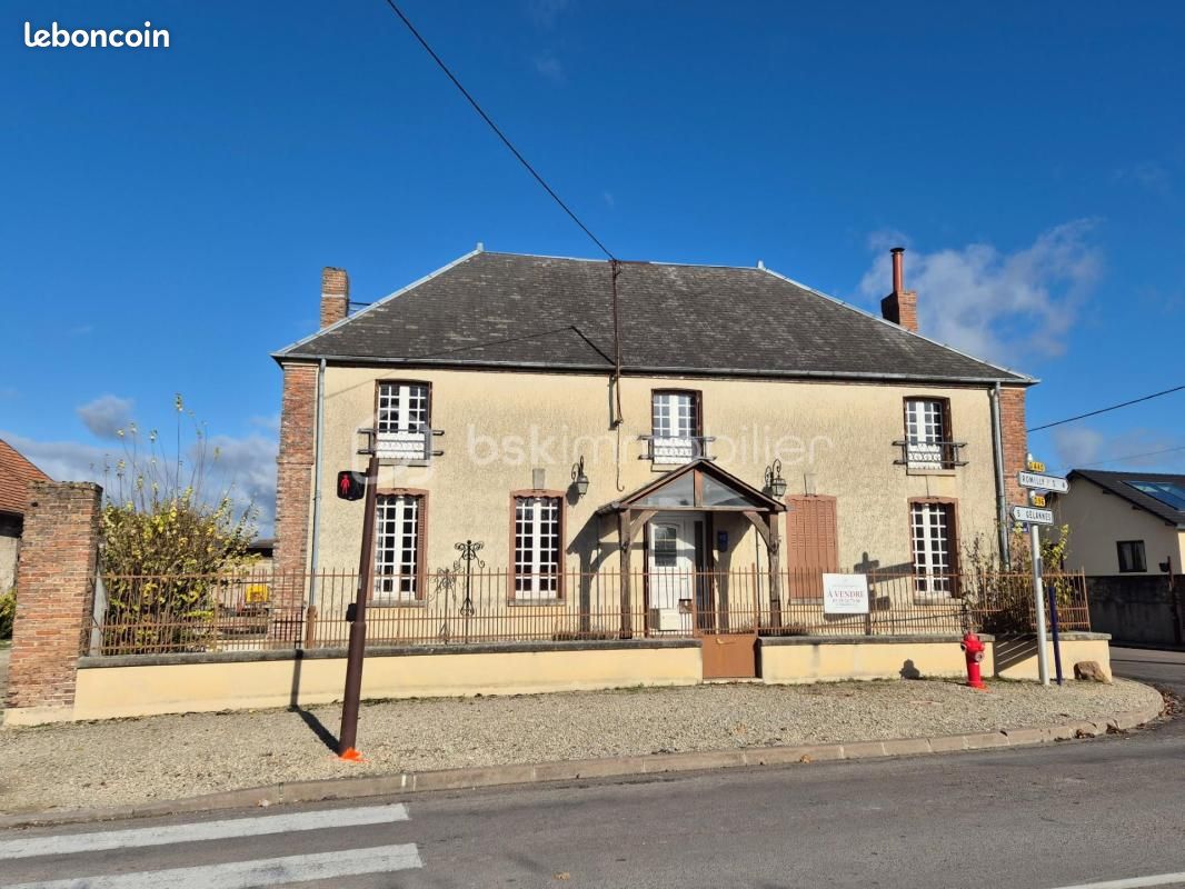 Maison 7 pièces 158 m² · à Pars-lès-Romilly · 158 m² · 172 000 €