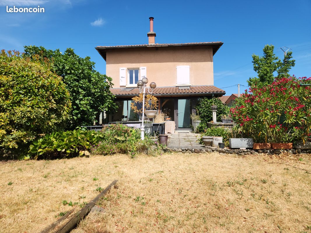 Maison 5 pièces 140 m² · à Charnècles · 140 m² · 345 000 €