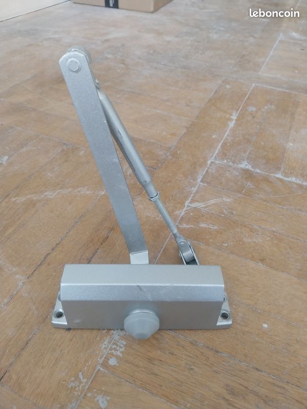 Ferme-porte à bras compas en très bon état (image 2)