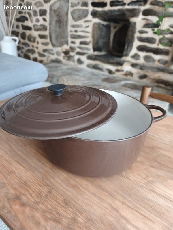 Cocotte Le Creuset En Fonte Couleur Marron – Taille 18 – Cuisson Saine Et Durable