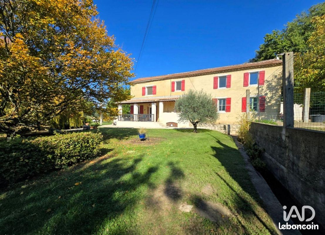 Maison 5 pièces 142 m² · à Saint-Julien-de-Peyrolas · 142 m² · 390 000 €