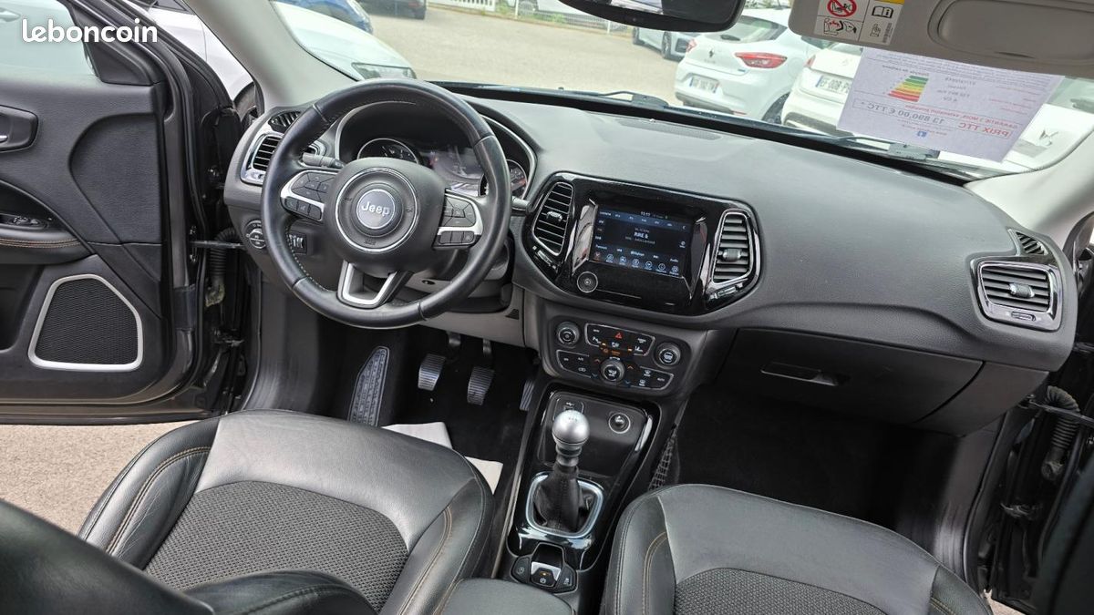 Jeep Compass Limited FWD (image 38)