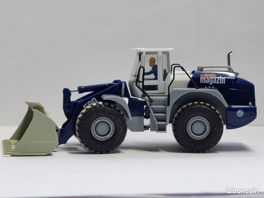 HERPA, MAN TGX XLX 4x2 avec plateau 3 Essieux et élément pour grue