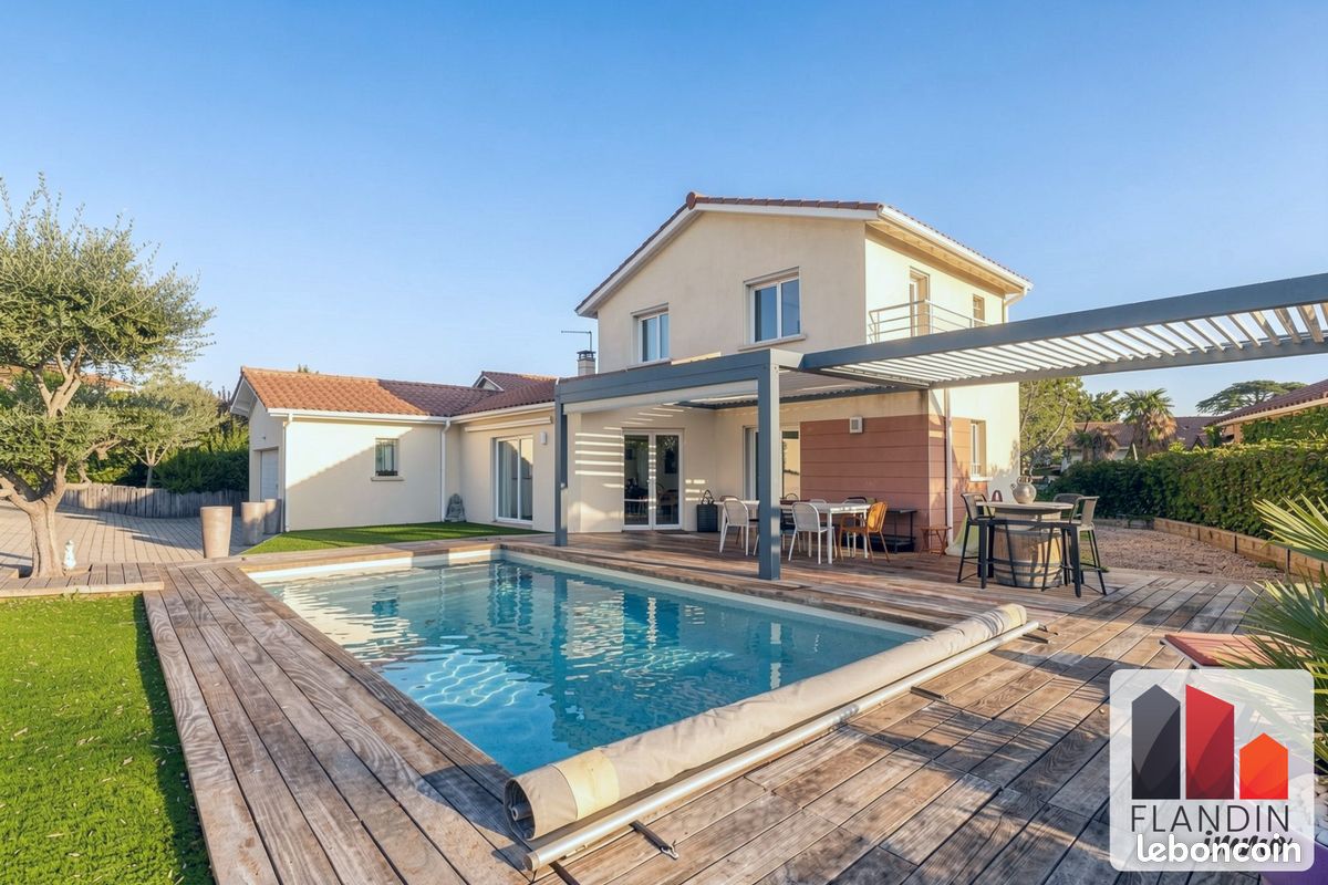 Maison 6 pièces 160 m² · à Vernaison · 160 m² · 699 000 €