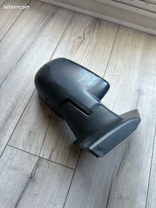 Rétro droit clio 3 (image 1)