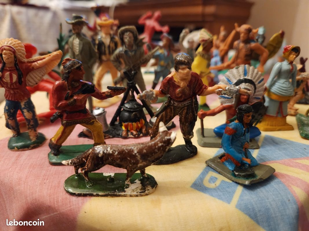 GROS LOT SOLDATS indiens cow boys farwest plastique à