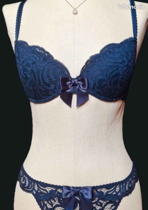 💙 Etam - Ensemble de lingerie dentelle chic bleu marine avec noeuds en satin Soutien gorge 85C / culotte 36/38 Neufs (image 8)